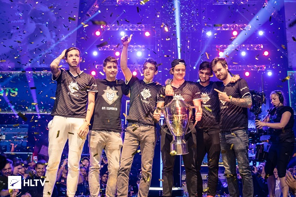 门的年轻球 门的年轻球